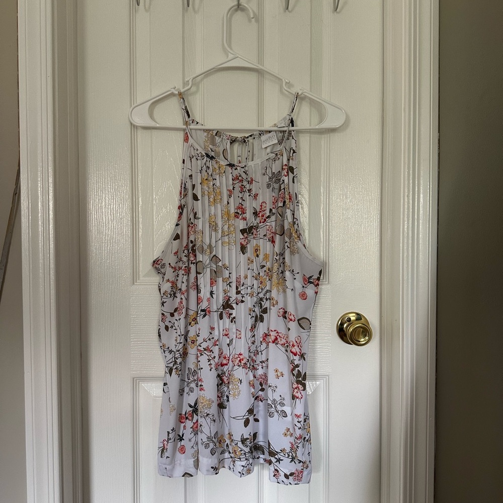 New York & Company White Cream Pleated Tank Top